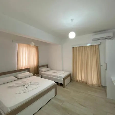 Hotel Andrea Saranda Extérieur photo