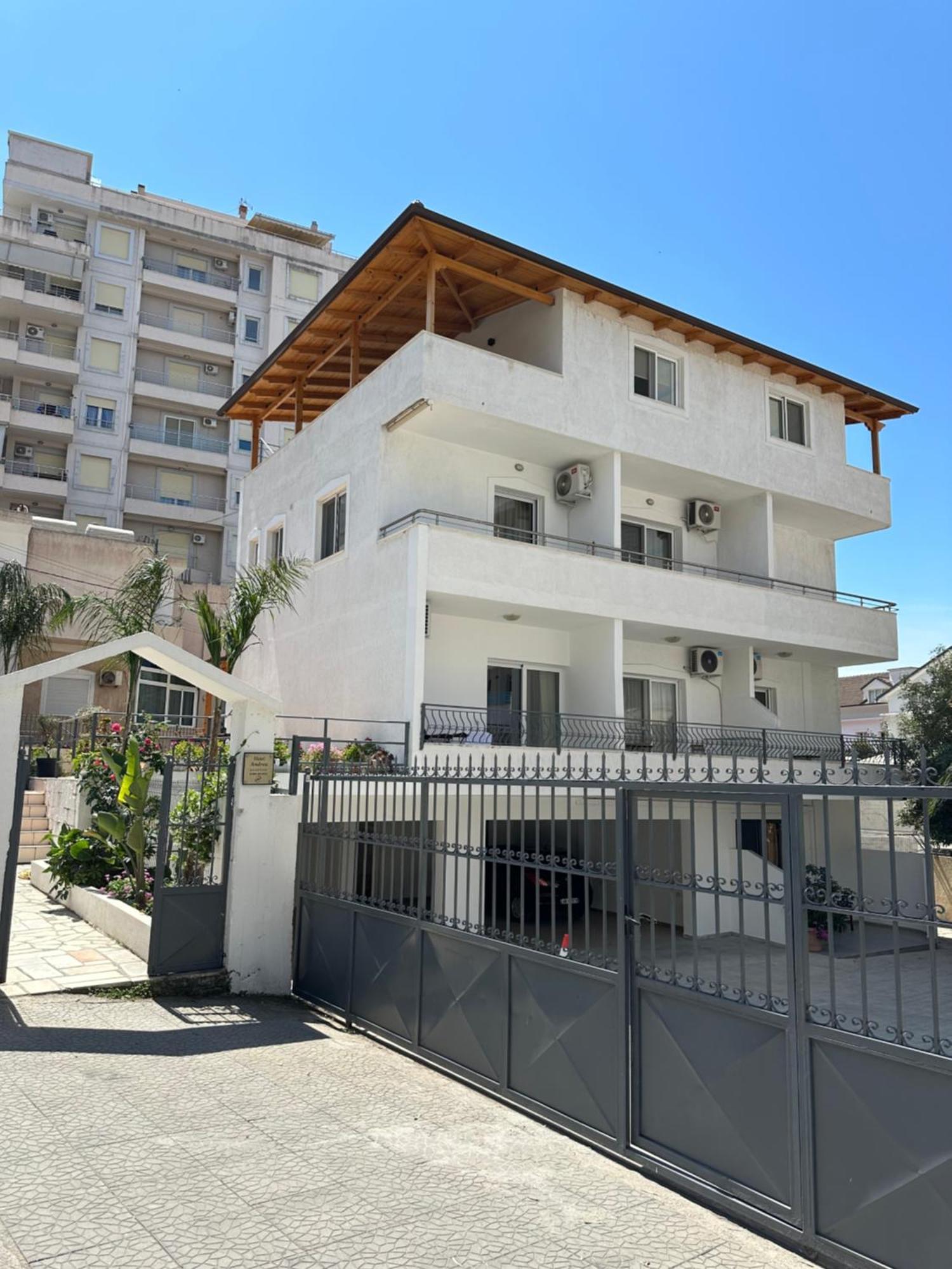 Andrea * Sarande